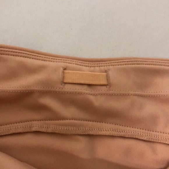 Women's Fabletics High- Waisted Motion 365 Run Athletic Short 6” - Picture 5 of 16